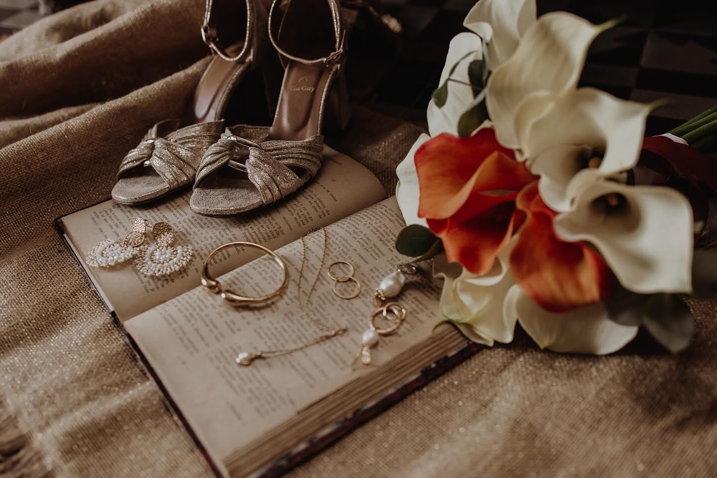 Accessoires et bouquet de mariée en callas